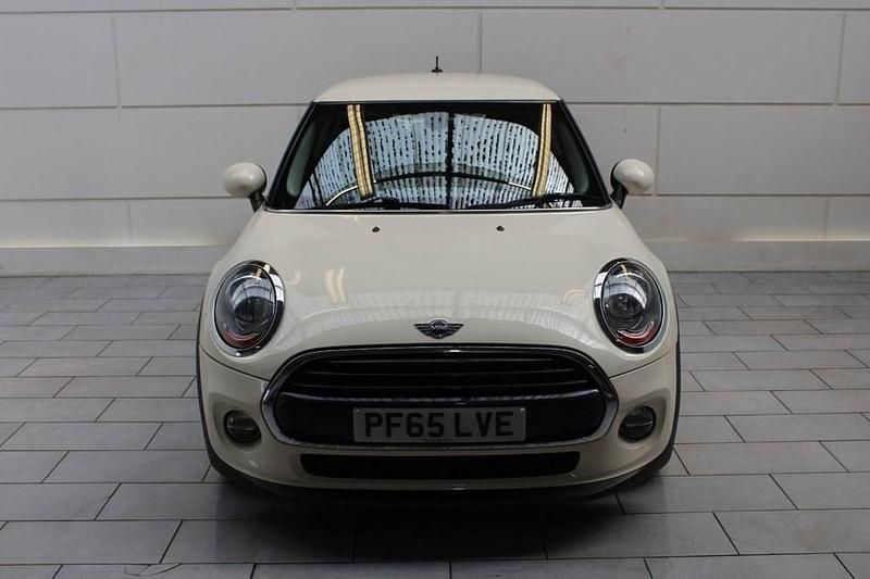 Used Mini Cooper Hatch 136 HP (100 kW) 2015 White Hatchback