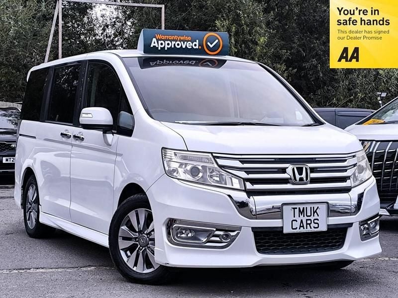 Pearl white Used 2013 Honda Stepwgn MPV | £9,295 (Fair price) - Image 1/4
