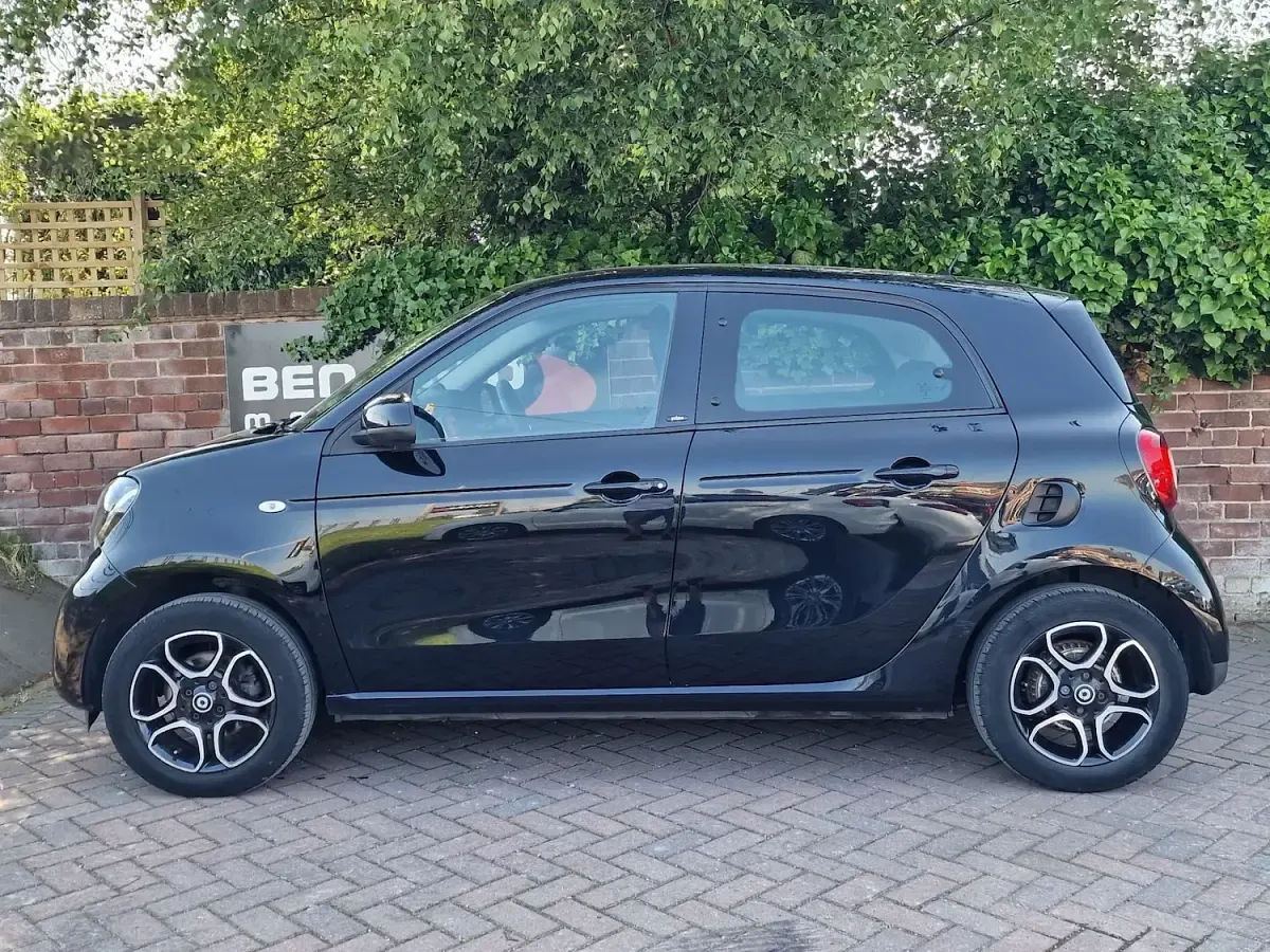 Used Smart ForFour Premium 90 HP (66 kW) 2019 Black Hatchback