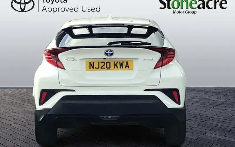 Used Toyota C-HR 122 HP (89 kW) 2018 White SUV
