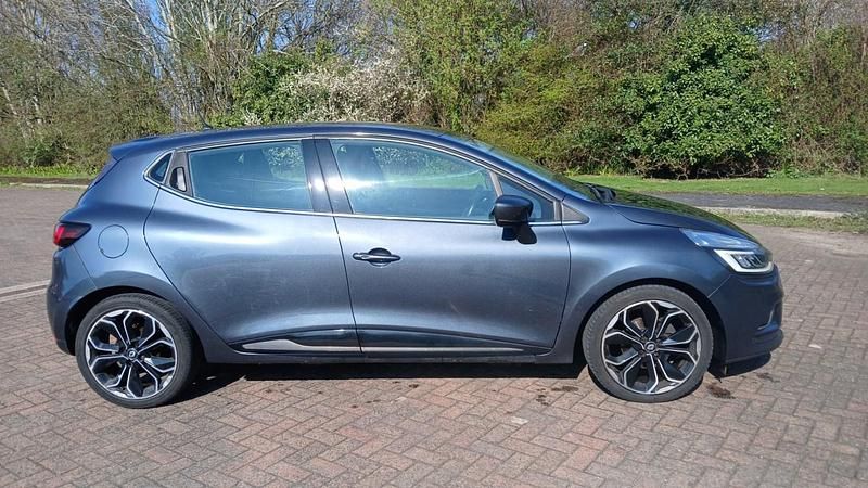 Used Renault Clio IV Dynamique 90 HP (66 kW) 2017 Grey Hatchback
