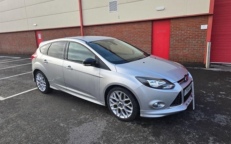 Used Ford Focus Zetec 116 HP (85 kW) 2014 Silver Hatchback