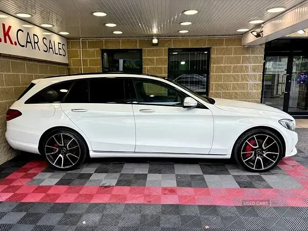 Used Mercedes C250 Premium Plus 201 HP (147 kW) 2014 White Estate