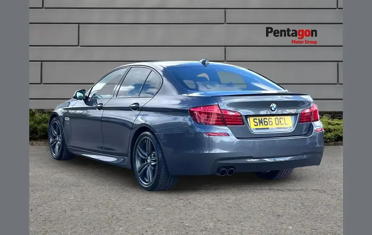 Używany BMW 520 M Sport 187 KM (137 kW) 2016 Szary Sedan/Limuzyna