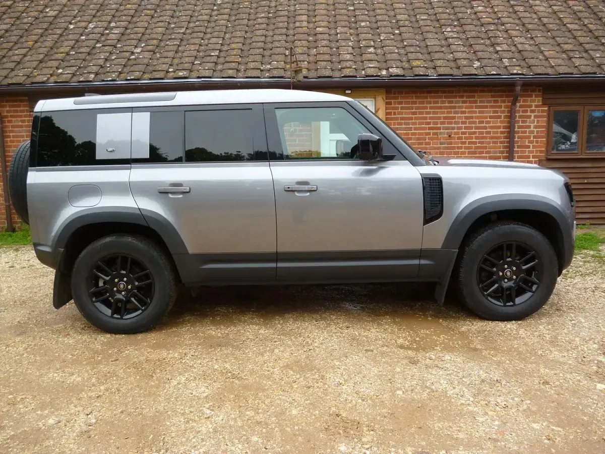 Used Land Rover Defender SE 300 HP (220 kW) 2021 Grey SUV