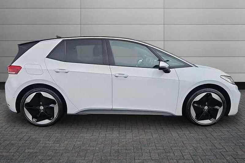 Used VW ID.3 Pro 150 kW (204 HP) 2025 Glacier white with solid black roof Hatchback