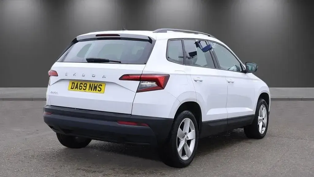 Used Skoda Karoq SE 150 HP (110 kW) 2020 White SUV