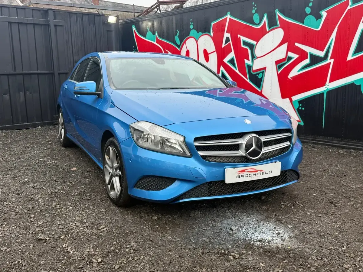 Begagnad Mercedes A180 109 HK (80 kW) 2014 Blå Halvkombi