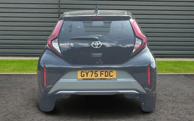 Used Toyota Aygo X 72 HP (52 kW) 2025 Green SUV