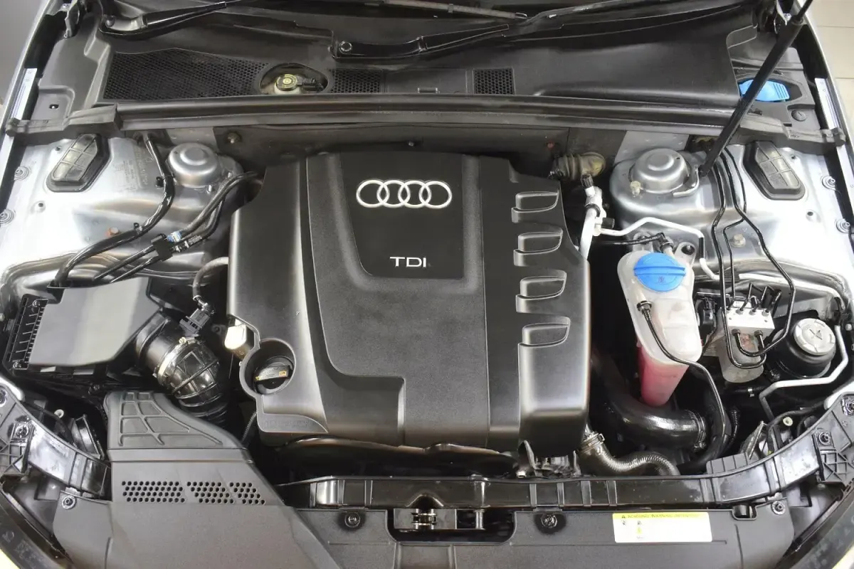 Used Audi A4 S-Line 143 HP (105 kW) 2010 Silver Sedan