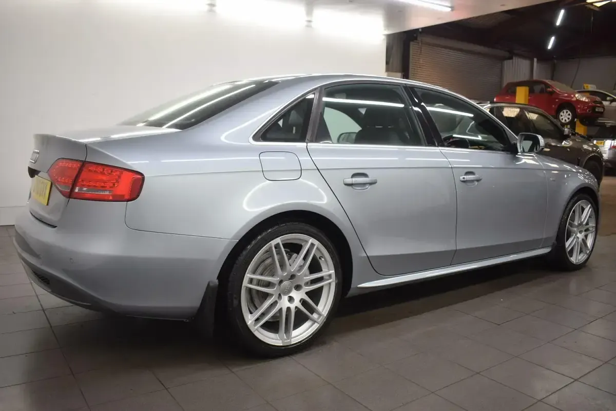 Used Audi A4 S-Line 143 HP (105 kW) 2010 Silver Sedan