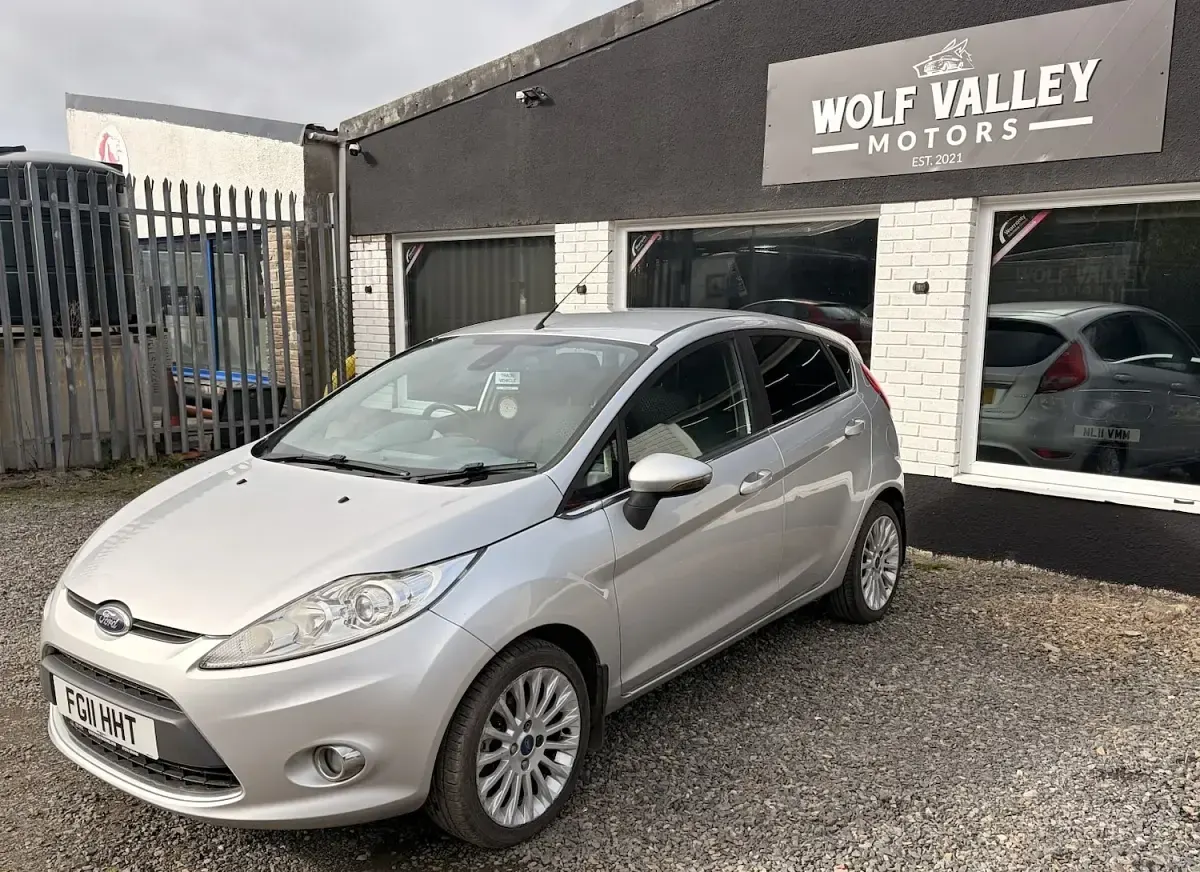 Used Ford Fiesta Titanium 70 HP (51 kW) 2011 Silver Hatchback