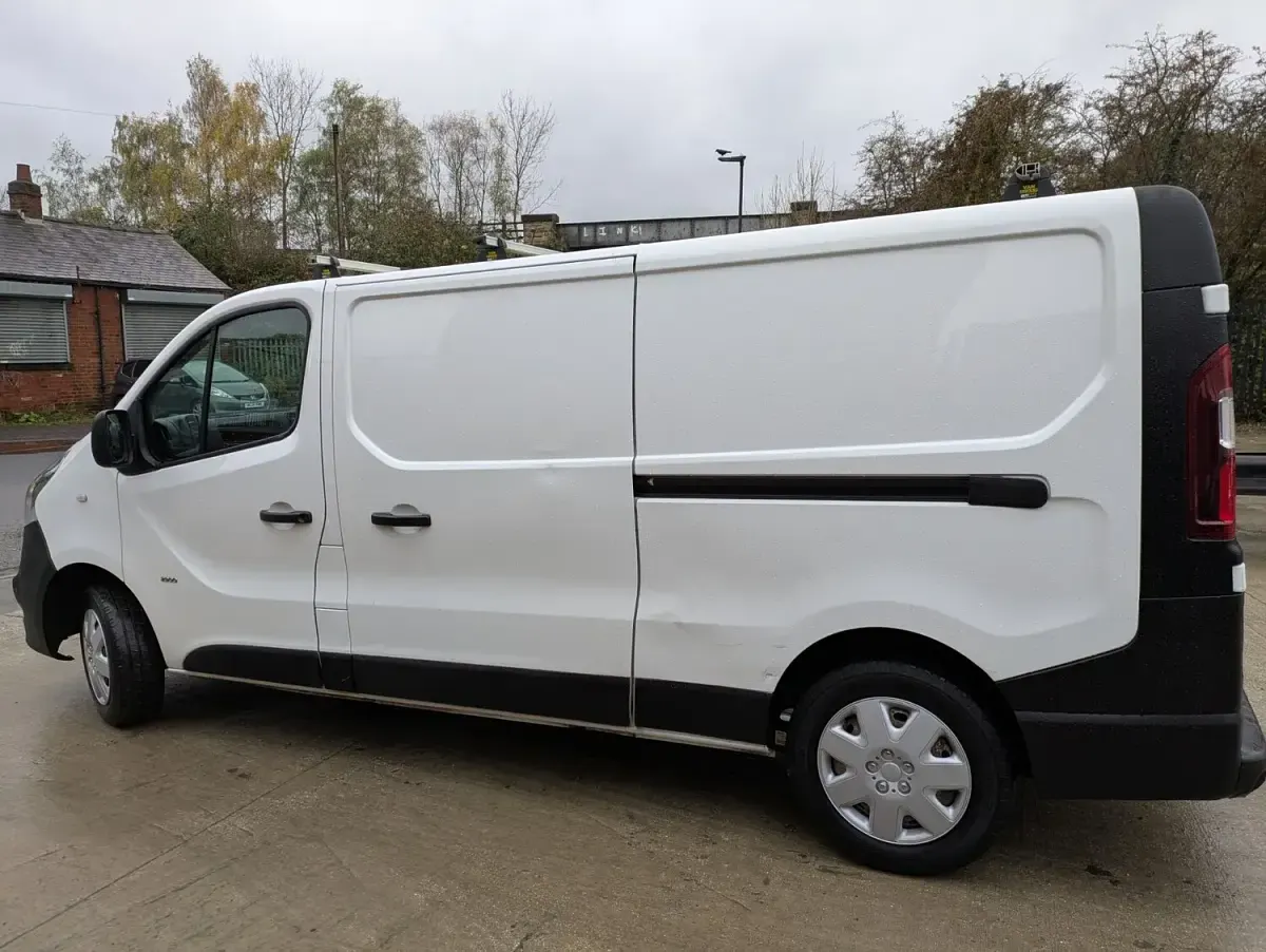 Used Vauxhall Vivaro 120 HP (88 kW) 2017 White MPV