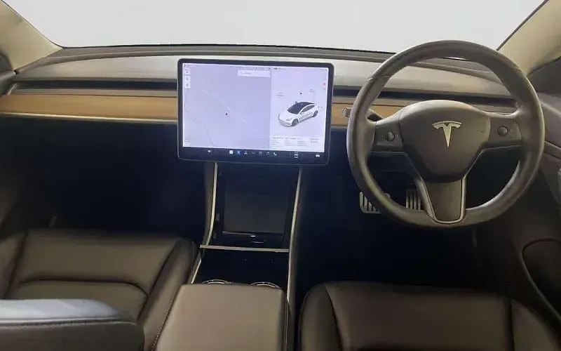 Używany Tesla Model 3 Performance 334 kW (455 KM) 2023 Sedan/Limuzyna