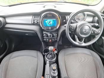 Used Mini Cooper Classic 136 HP (100 kW) 2019 Red Hatchback