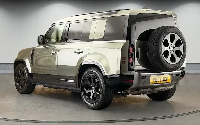 Used Land Rover Defender SE Dynamic 300 HP (220 kW) 2023 SUV