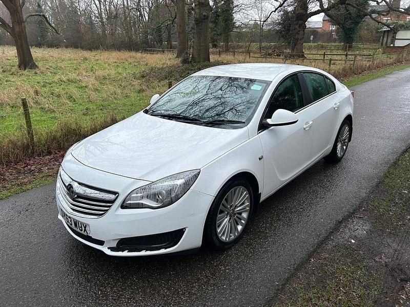 Used Vauxhall Insignia 163 HP (119 kW) 2013 White Hatchback
