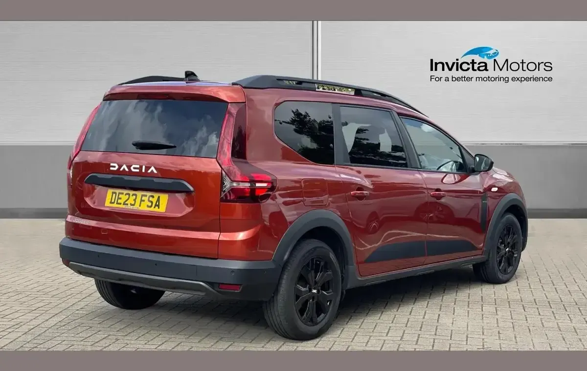 Used Dacia Jogger Extreme 110 HP (80 kW) 2023 Brown MPV