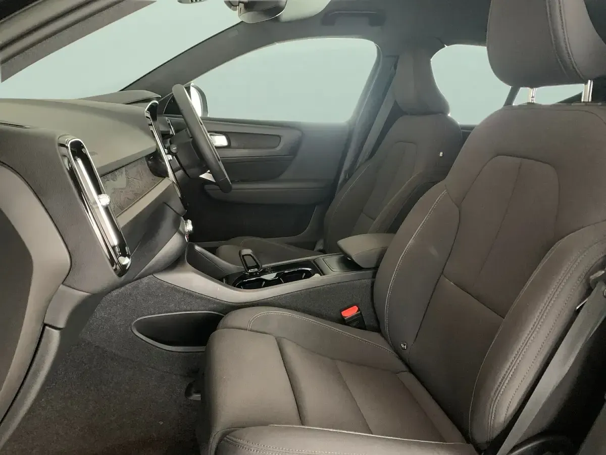 Used Volvo XC40 Core 169 kW (231 HP) 2023 Black SUV