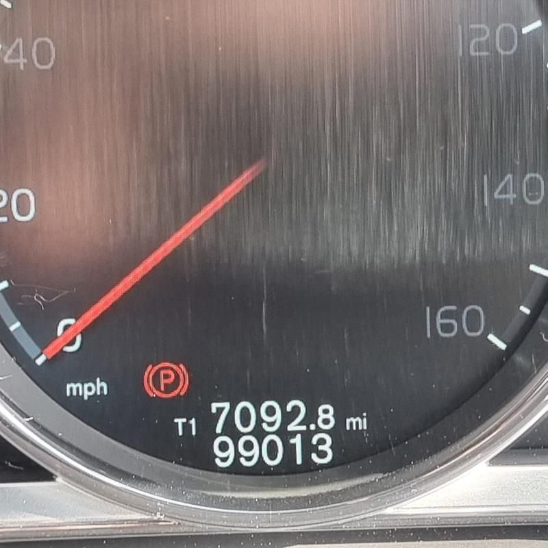 Used Volvo XC60 SE Lux 220 HP (161 kW) 2015 Silver SUV