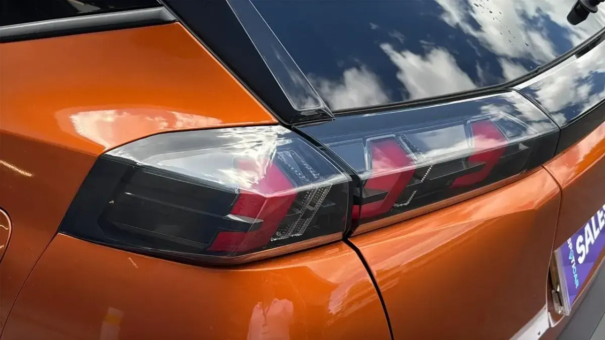 Used Peugeot 2008 Active+ 100 HP (73 kW) 2023 Orange SUV
