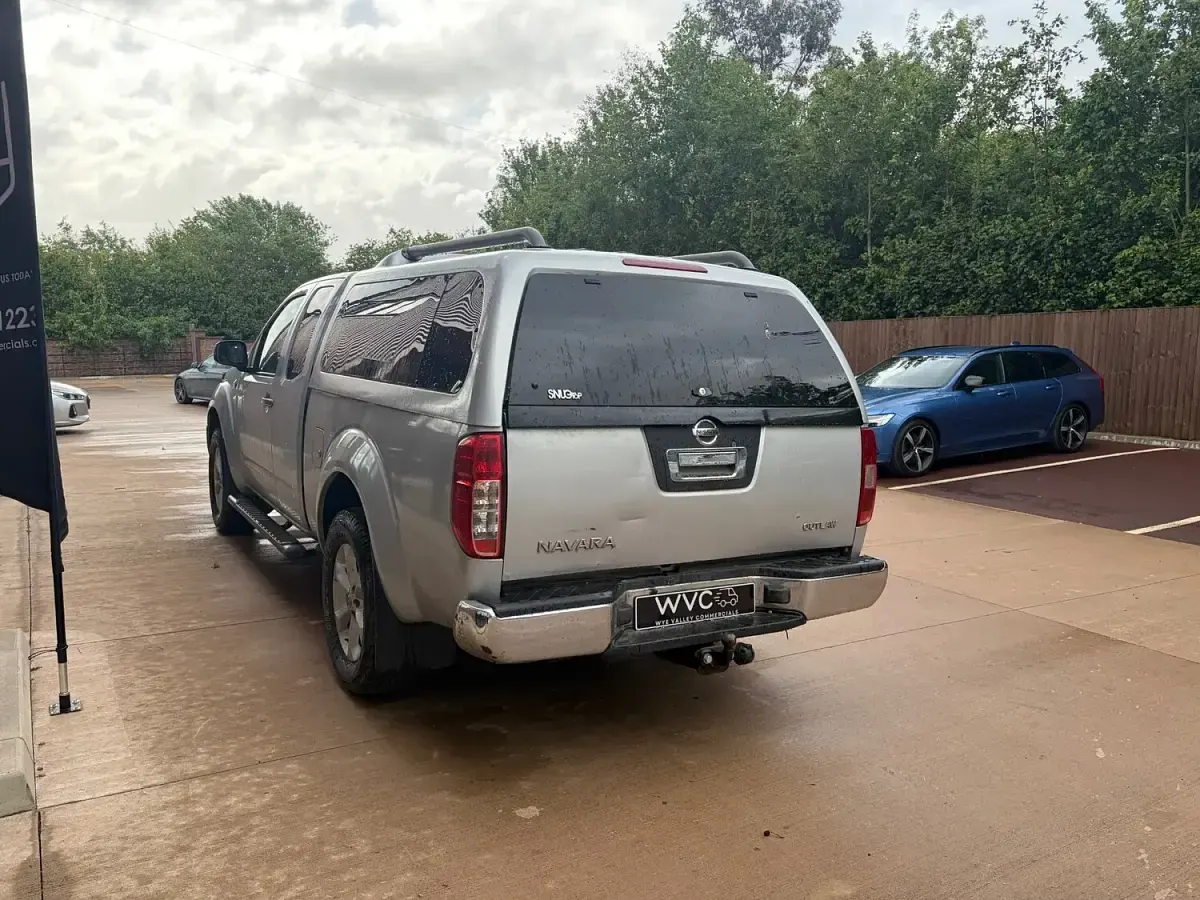 Used Nissan Navara 174 HP (127 kW) 2006 Silver Pickup