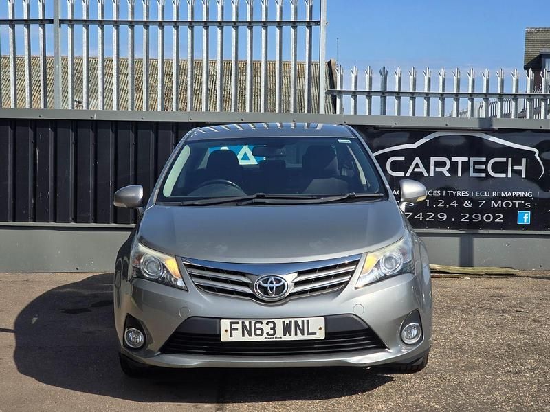 Used Toyota Avensis 126 HP (92 kW) 2013 Grey Sedan