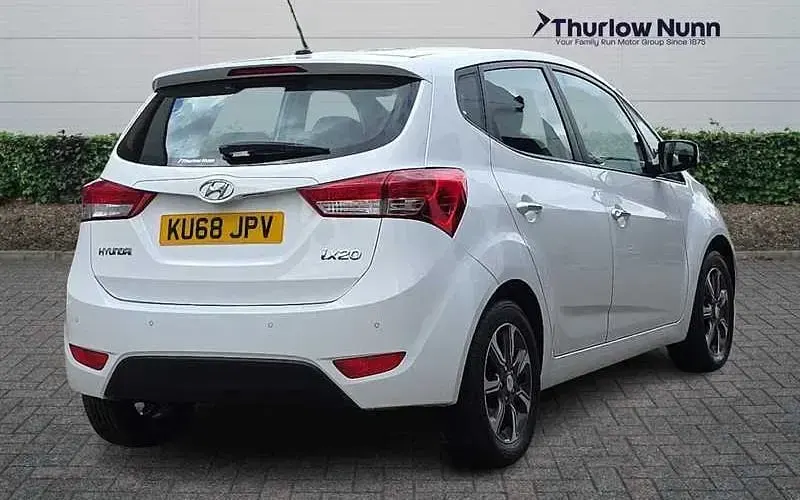 Used Hyundai ix20 SE 90 HP (66 kW) 2018 White Hatchback