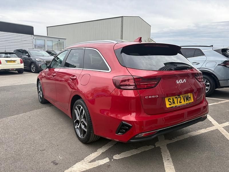 Używany Kia Ceed 2022 Czerwony Hatchback