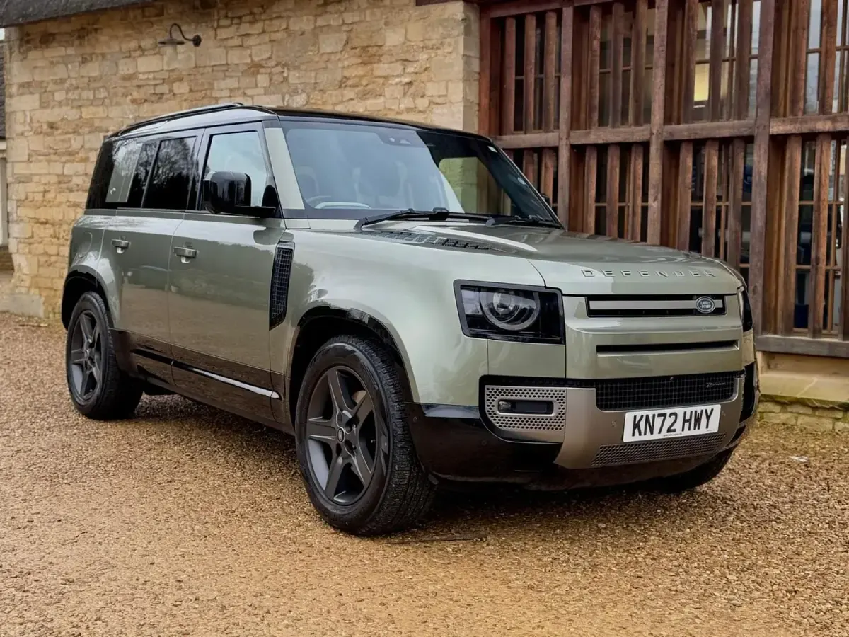 Usado Land Rover Defender SE Dynamic 2022 Verde SUV