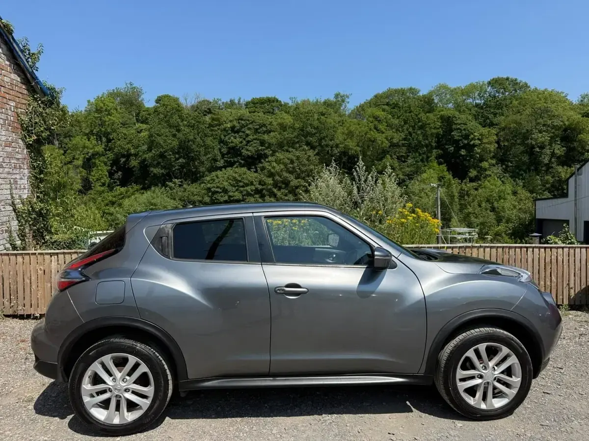 Used Nissan Juke N-Connecta 110 HP (80 kW) 2016 Grey SUV