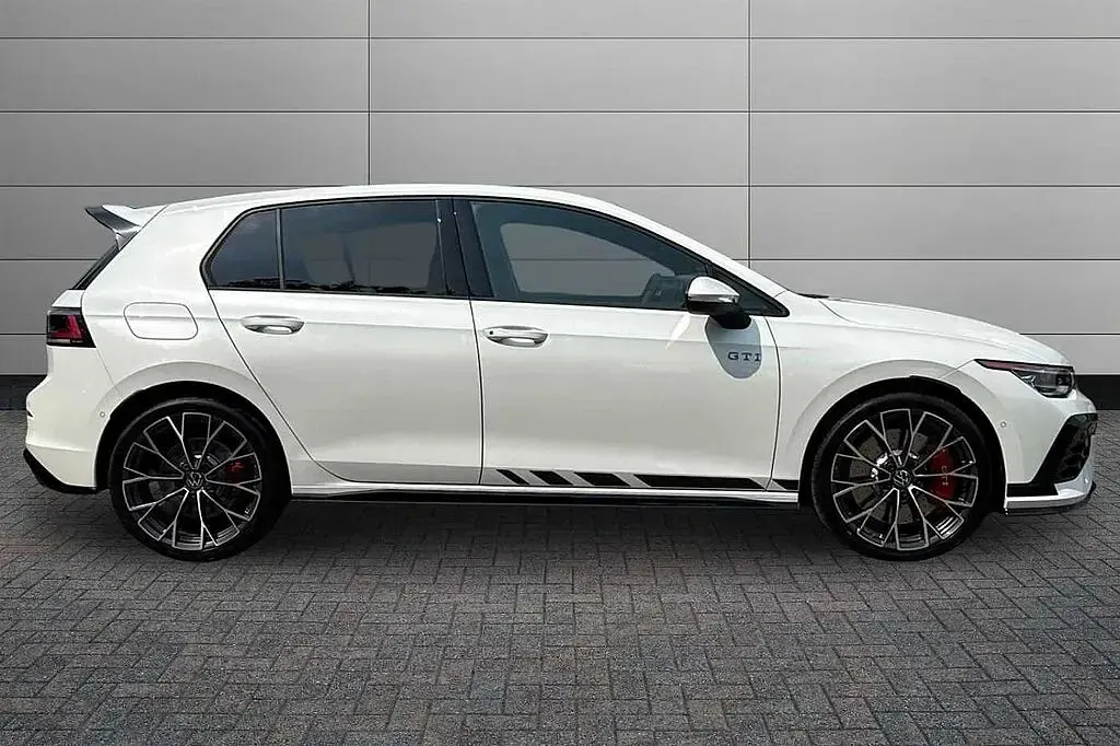 New VW Golf VIII GTI Clubsport 300 HP (220 kW) 2026 Oryx white Hatchback