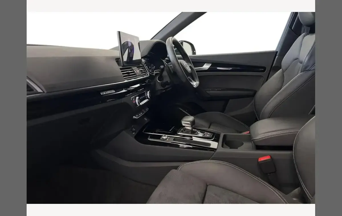 Used Audi Q5 Black Edition 200 HP (147 kW) 2024 Silver SUV