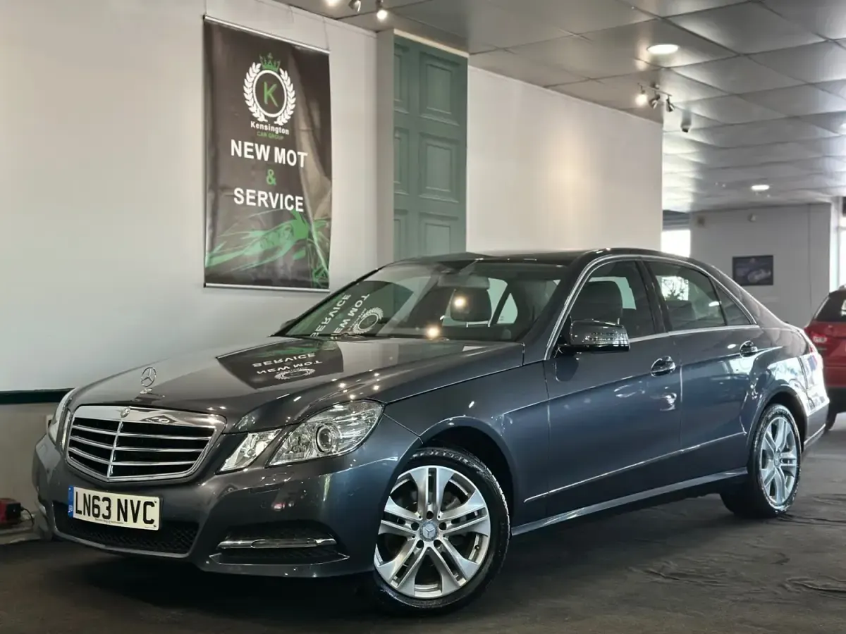 Usado Mercedes E220 Avantgarde 2013 Cinzento Sedan