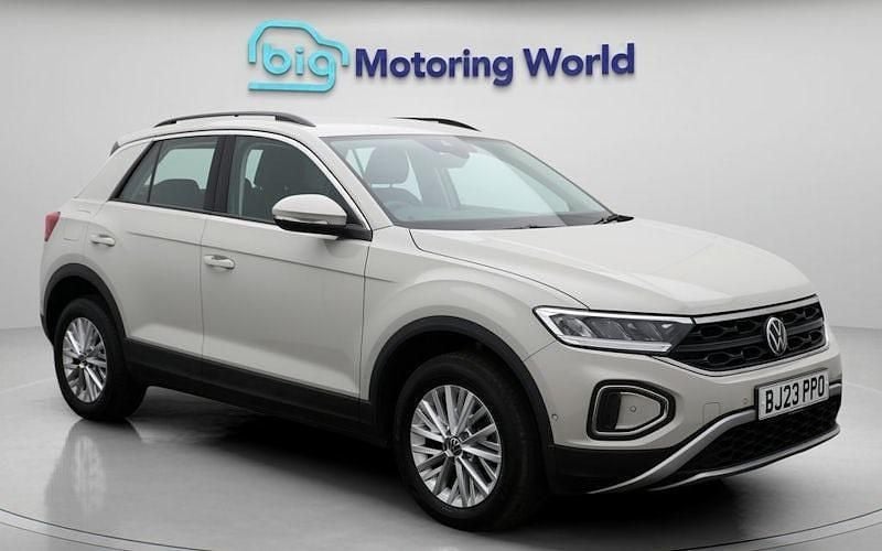 Used 2024 VW T-Roc Life SUV | £18,800 (Fair price) - Image 1/4