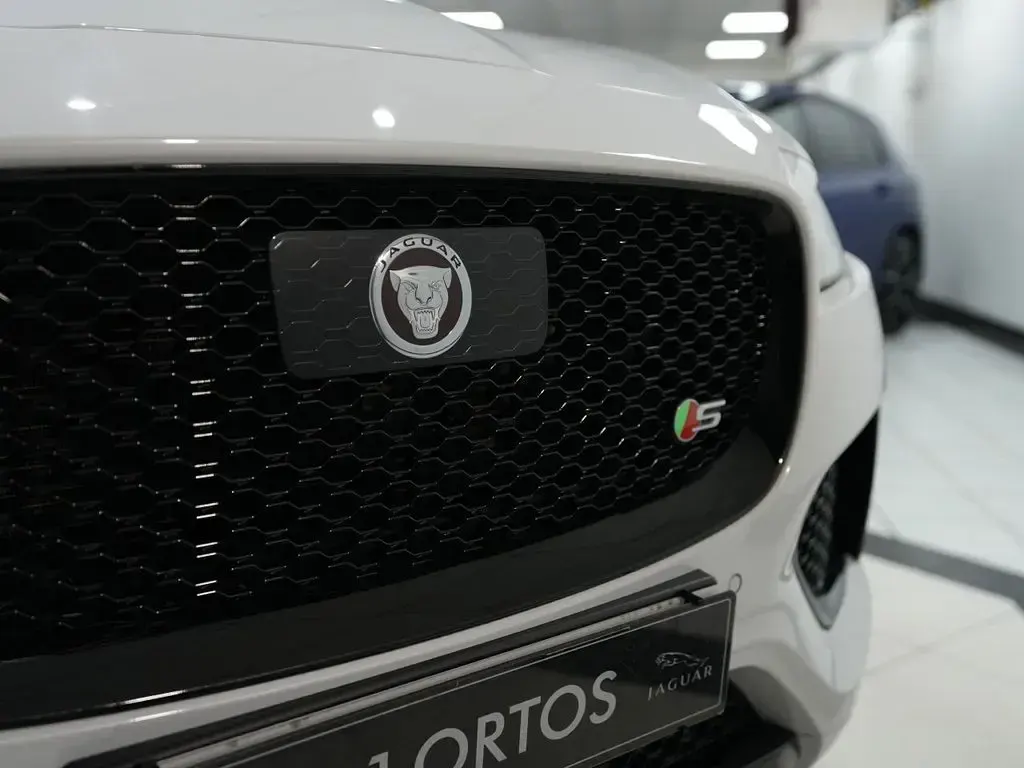 Used Jaguar F-Pace S 300 HP (220 kW) 2019 White SUV