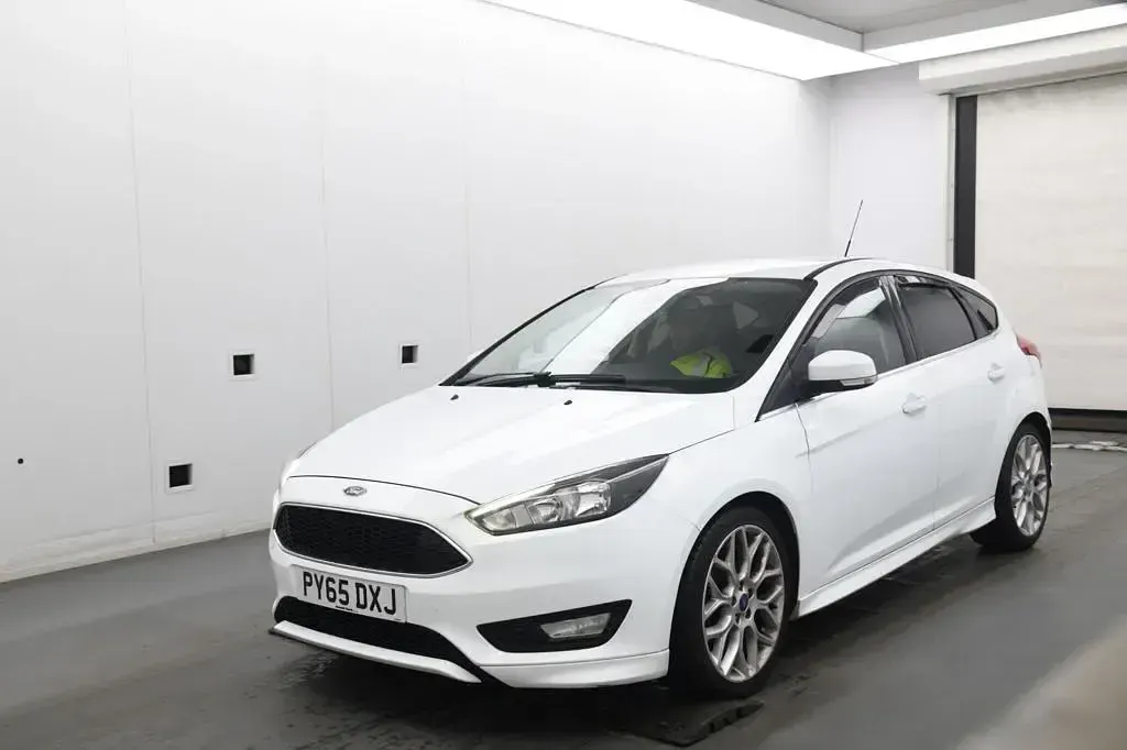 Used Ford Focus Zetec 2016 White Hatchback