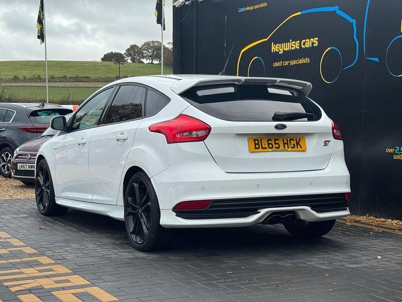 Used Ford Focus ST 2016 White Hatchback