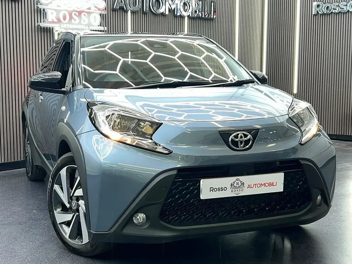 Used Toyota Aygo X 72 HP (52 kW) 2025 Grey SUV