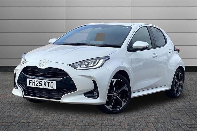 Used Toyota Yaris Hybrid 130 HP (95 kW) 2025 White Hatchback