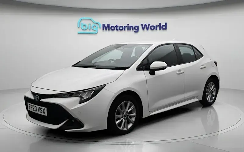 Used Toyota Corolla 140 HP (102 kW) 2026 Hatchback