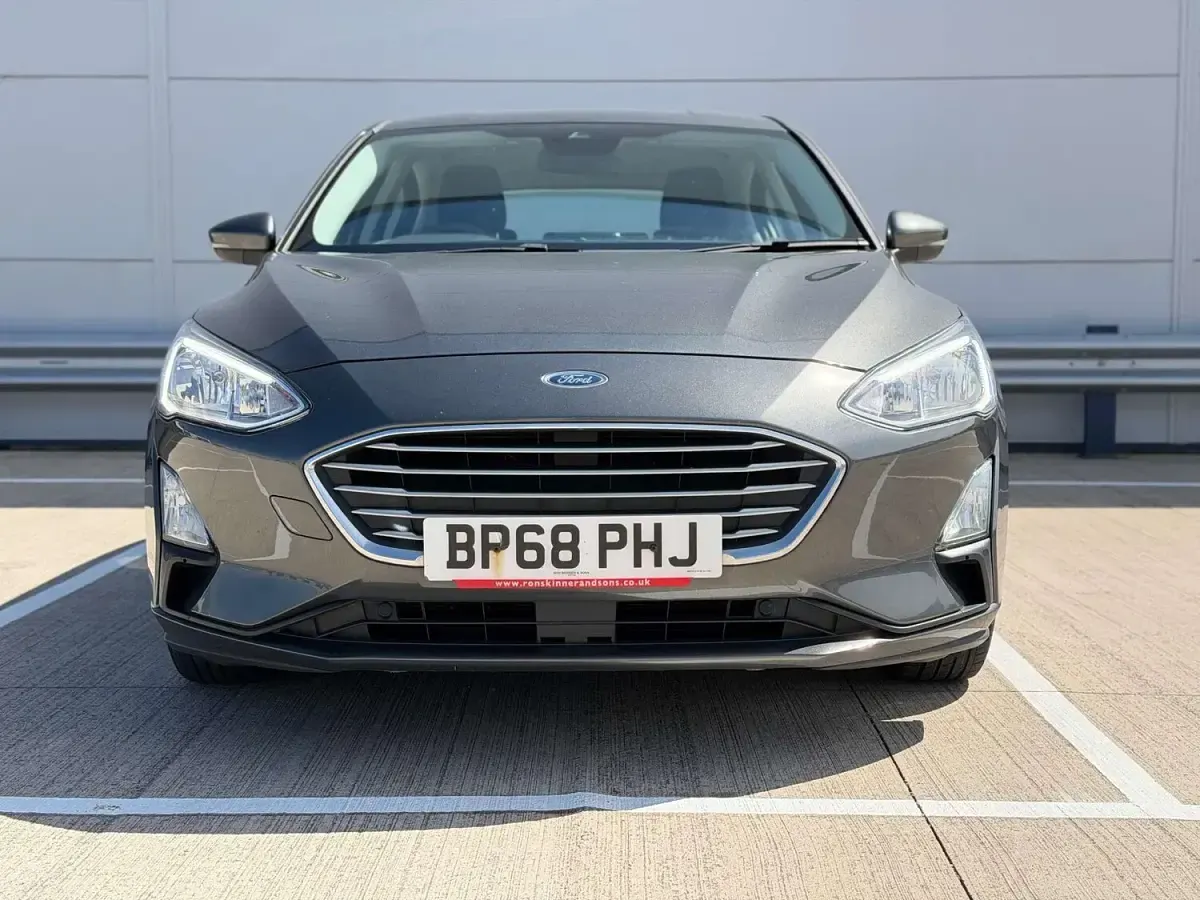 Used Ford Focus Zetec 120 HP (88 kW) 2019 Grey Hatchback