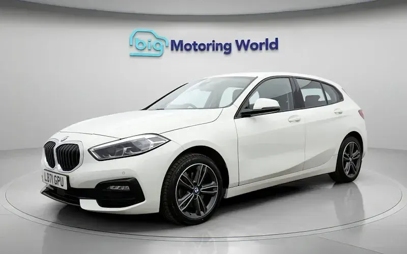 Used BMW 118 Sport Line 136 HP (100 kW) 2021 White Hatchback