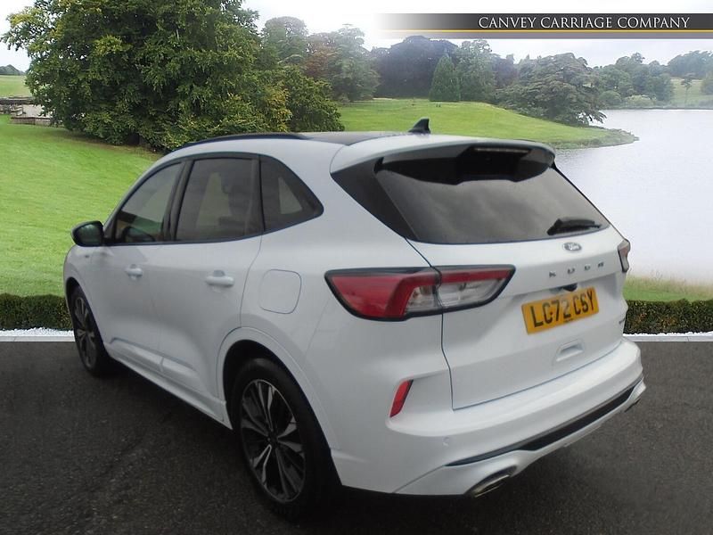 Second-hand Ford Kuga ST-Line X 2022 Alb SUV