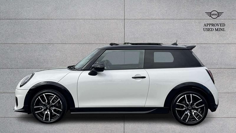 Begagnad Mini Cooper Hatch 113 kW (154 HK) 2025 Vit Halvkombi