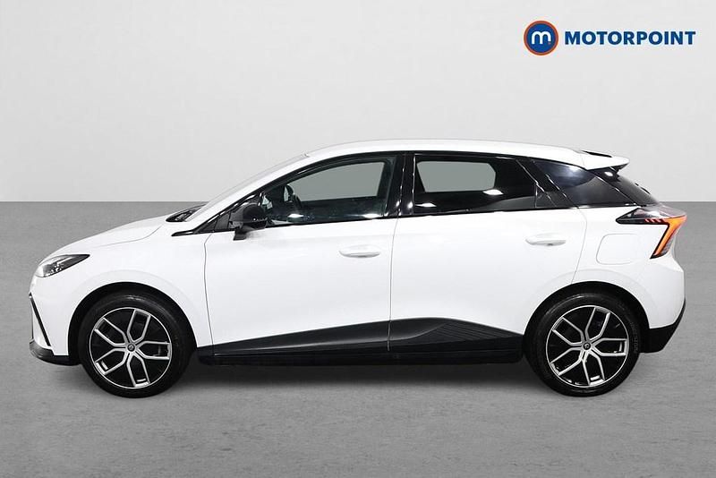 Used MG MG4 EV Trophy 150 kW (204 HP) 2024 White Hatchback