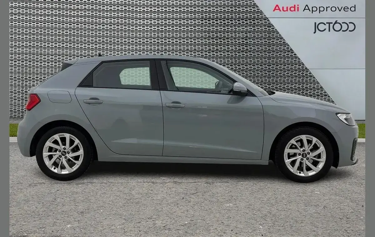 Usado Audi A1 Sport 113 HP (83 kW) 2024 Cinzento SUV
