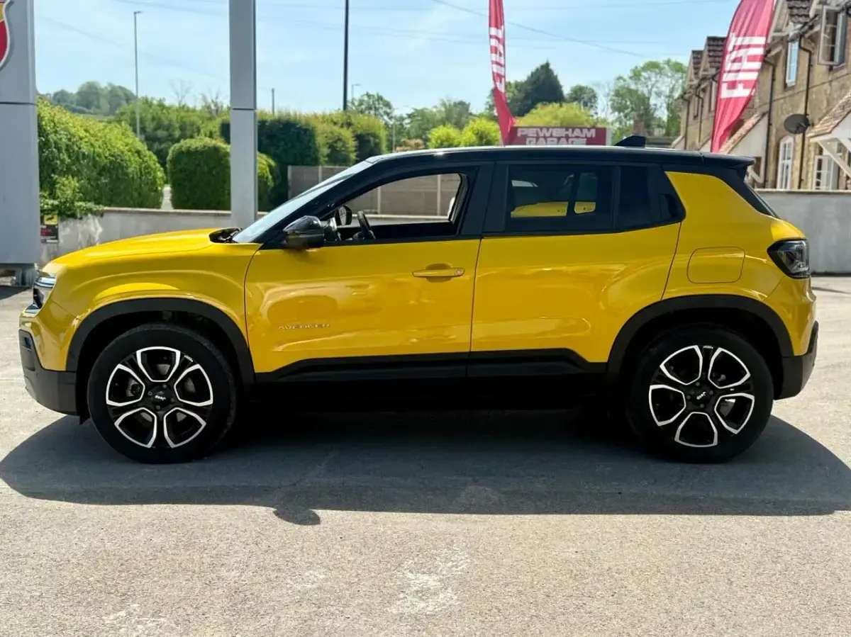 Used Jeep Avenger EV Summit 113 kW (154 HP) 2025 Yellow SUV