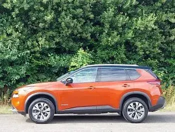 Used Nissan X-Trail N-Connecta 213 HP (156 kW) 2023 Orange SUV