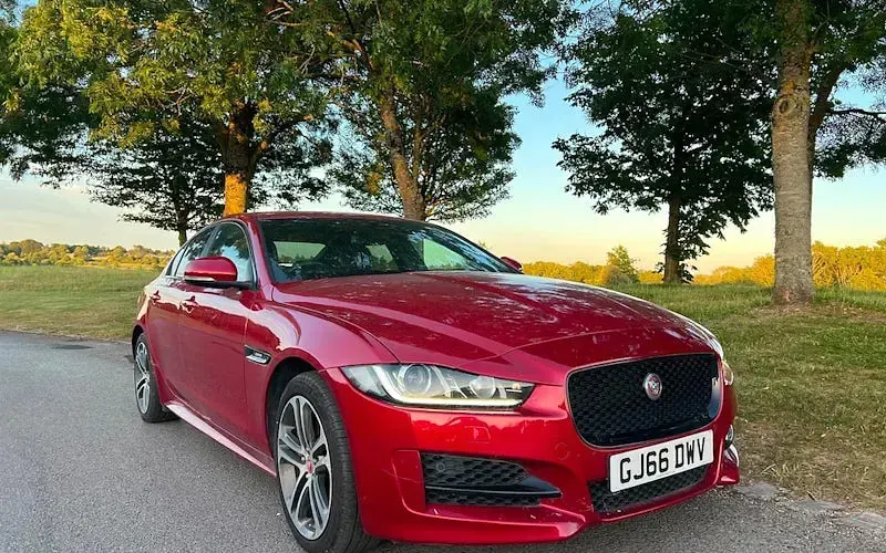 Used Jaguar XE R-Sport 179 HP (131 kW) 2019 Sedan